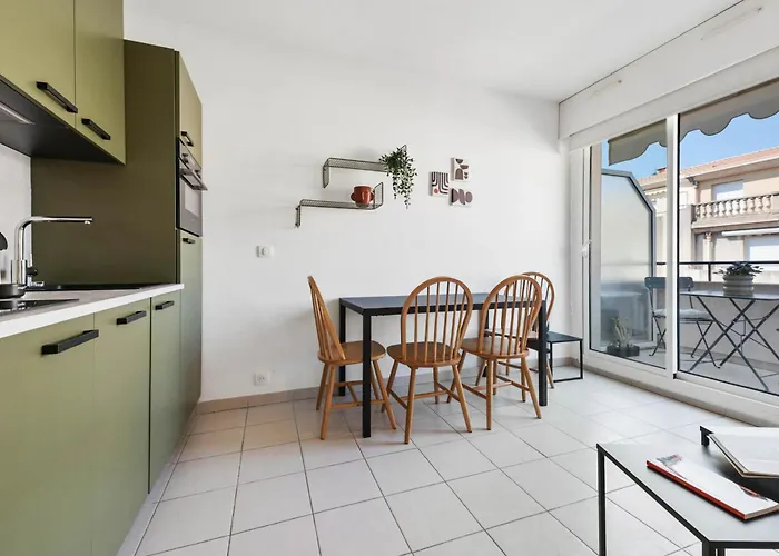 Apartment Queen Garden V, 2 Pieces Centre Ville, Ac, Vue Menton